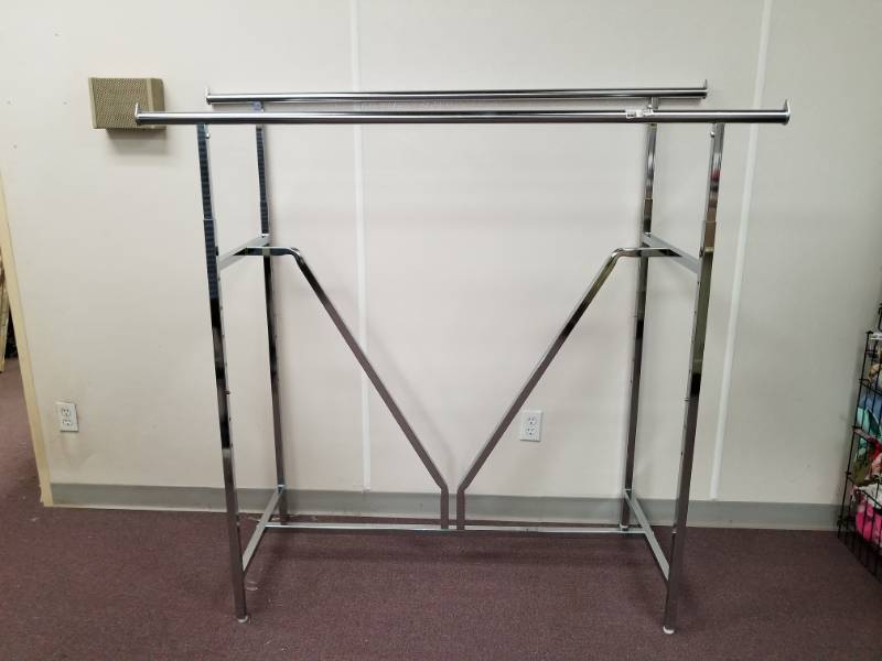lot 10324 image: Heavy Duty Metal Clothing Rack