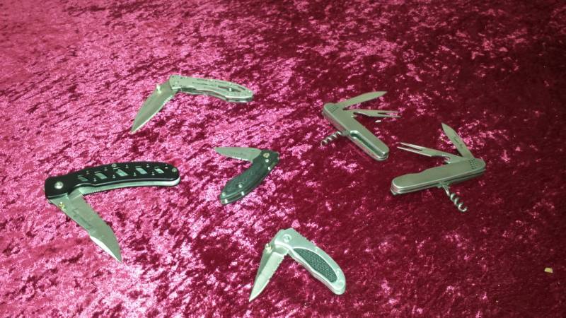lot 10200 image: Pocket Knife Lot