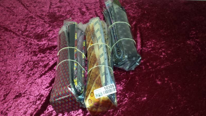 lot 10305 image: Large Bundles of Mens Ties