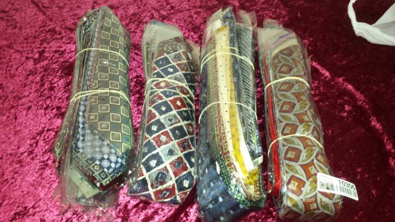 lot 10306 image: Large Bundles of Mens Ties