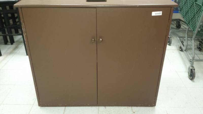 lot 5307 image: Wooden Two Door Storage Cabinet