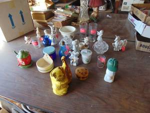 lot 3279 image: Large selection of Decor