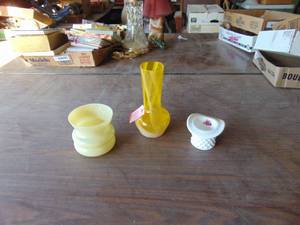 lot 3280 image: Fenton White Hobnail - Planter and Yellow Swirl Vase