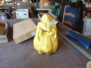 Red Wing Cookie Jar - See Pictures - for believed to be damaged area