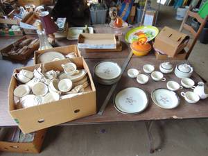 lot 3300 image: Huge Selection of China
