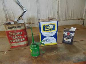 lot 3303 image: Vintage Tins - John Deere Oiler