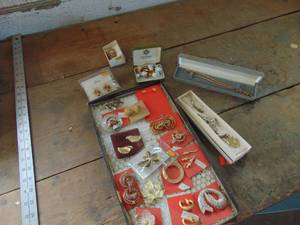 Costume Jewelry - Sarah Coventry - Brooches