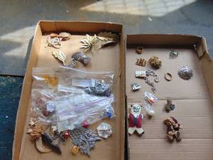 lot 3323 image: Costume Jewelry - Assorted Pieces