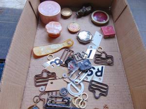 lot 3330 image: Bakelite Buckles - powder Compacts and More