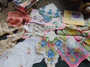 lot 3345 image: Doilies and Handkerchiefs