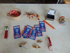 lot 3351 image: Cracker Jack Toys