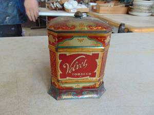 lot 3358 image: Tobacco tin