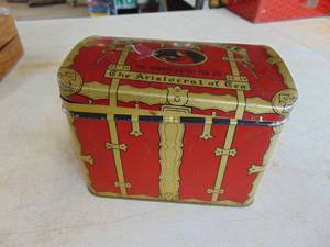 lot 3361 image: Swee Touch Nee tea tin