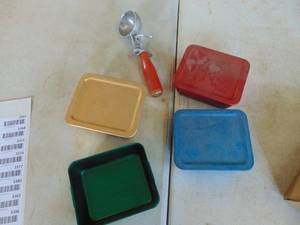 lot 3365 image: 4 Aluminum Freezer Trays