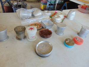 lot 3368 image: Selection of Aluminum Decor and Collapsible cups