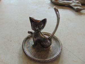 lot 3374 image: Cat Ring Holder - SilverPlate