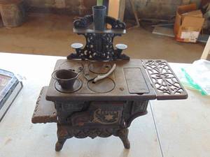 lot 3380 image: Miniature Crescent Stove