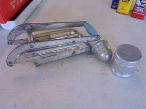 lot 3393 image: Fry Cutter  - Kitchenware