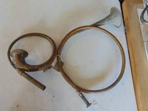 lot 3394 image: 2 Vintage Horns - Brass - Decor