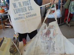 lot 3415 image: Assorted Nail Aprons