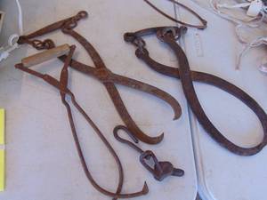 lot 3418 image: Assorted Ice TongsCarriers