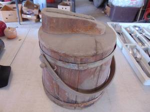 lot 3425 image: Wooden Shoe Shine Pail
