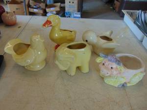 lot 3427 image: Selection of small Planters