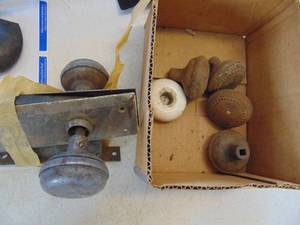 lot 3428 image: Selection of Vintage Door Knobs and Hardware