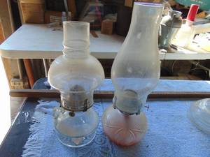 lot 3440 image: Pair of kerosene lamps