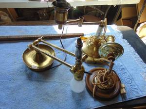 lot 3442 image: 3 brass light fixtures