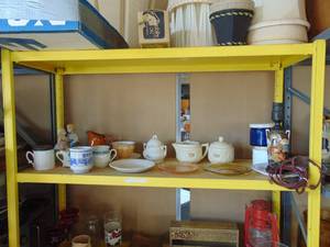 lot 3462 image: Contents of Shelf - Cream and Sugar