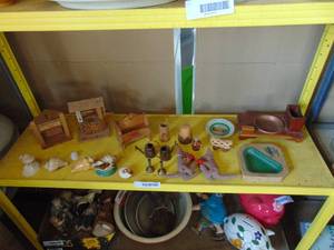 lot 3464 image: Contents of Shelf - knick Knacks