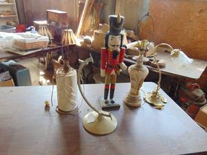 lot 3480 image: Lamps and Nutcracker