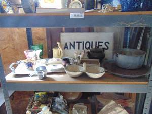 lot 3482 image: Contents of Shelf - Thread spools
