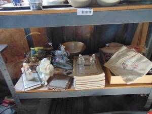 lot 3483 image: Contents of Shelf - Rooster Trivet