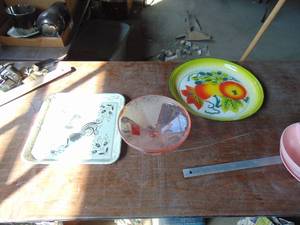 lot 3490 image: Couple TraysPlatters and Cake Stand