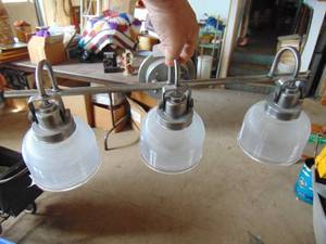 lot 3498 image: Modern Light Fixture - 3 Lamp