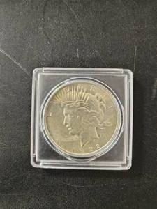 lot 3 image: 1922 Peace Dollar Coin 90% silver in protective capsule