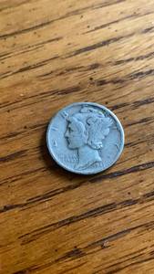 lot 11 image: 1941 Mercury Dime US Silver Coin 90% Silver