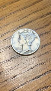 lot 15 image: 1942 Mercury Dime US Silver Coin 90% Silver