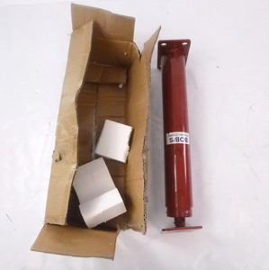 lot 41 image: Bobs Adjustable House Jacks Steel Red 18 -36 BIS-9188