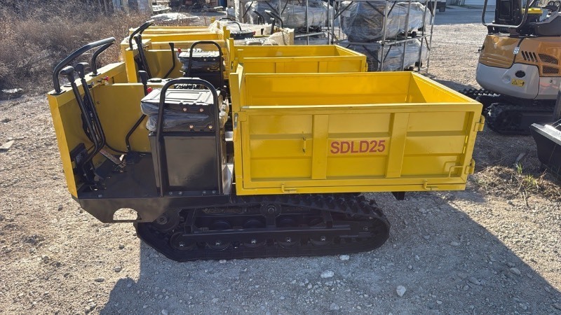 lot 112 image: Unused SDLD25 Mini Track Dumper -  1100 Lbs Capacity