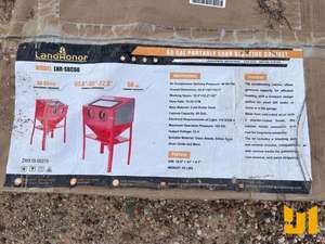 lot 2762 image: Landhonor 60 Gallon Portable Sand Blasting Cabinet  LHR-SBC60