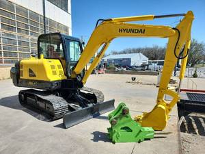 lot 31 image: Hyundai R60-7 Mini Excavator  1,031 Hours  Cab  Breaker  Bucket