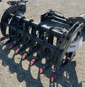 lot 10640 image: Unused GIYI CWG72 Skid Steer Hydraulic Grapple  72 Width