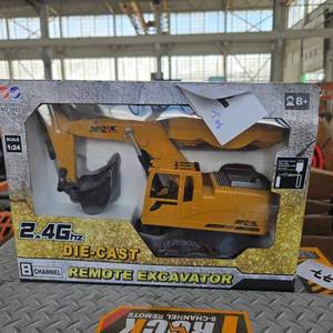 lot 106948 image: Dream Bridge 2.4GHz Die-Cast Remote Control Excavator 124 Scale
