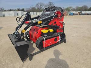 lot 106964 image: Mini Skid Steer Loader  Model CK380R  760cc V-Twin  Tracked