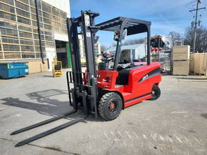 lot 16137 image: Starvox CPD-20 Electric Forklift 4,400 lb Capacity (Unused)
