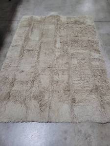 lot 2870 image: Ultra Soft area rug 5x7