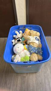 lot 325 image: Mixed Plush Stuffed Animals Lot